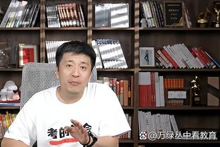 兴奋！吴曦社媒分享球队在更衣室庆祝胜利的照片：来之不易的胜利